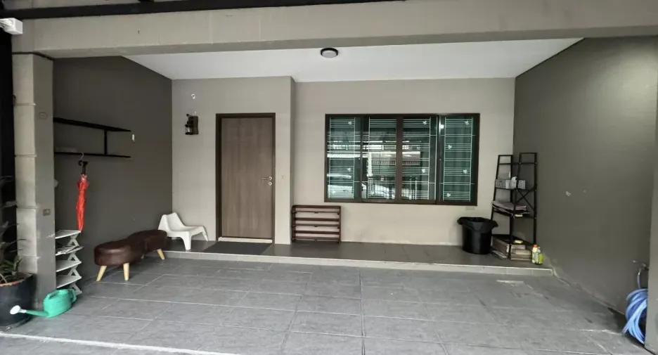For rent 3 bedrooms townhouse in Suan Luang, Bangkok