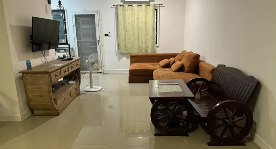For rent 3 bedrooms townhouse in Suan Luang, Bangkok