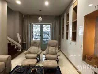 For rent 5 bedrooms townhouse in Yan Nawa, Bangkok