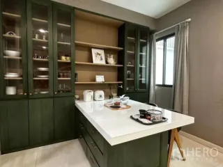 For rent 5 bedrooms townhouse in Yan Nawa, Bangkok