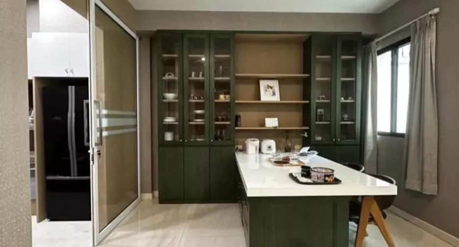 For rent 5 bedrooms townhouse in Yan Nawa, Bangkok
