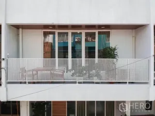 Casa adosada en alquiler de 4 habitaciones en Watthana, Bangkok