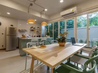 Casa adosada en alquiler de 4 habitaciones en Watthana, Bangkok