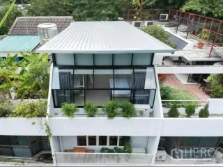 Casa adosada en alquiler de 4 habitaciones en Watthana, Bangkok