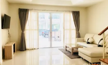 Reihenhaus zur Miete mit 3 Zimmer in Prawet, Bangkok