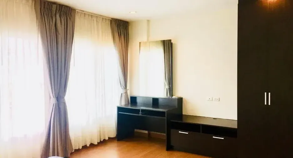 Аренда 3 спальни таунхаус в Пращет, Бангкок