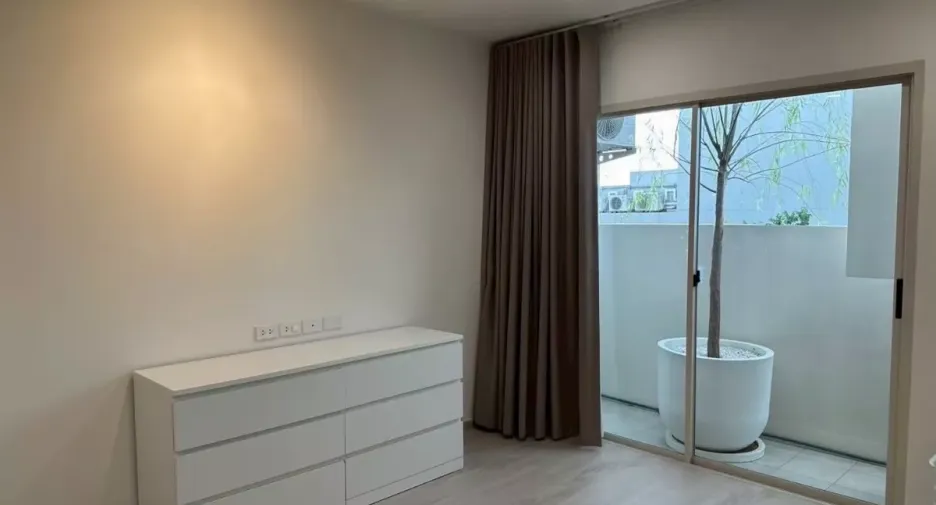 Reihenhaus zur Miete mit 3 Zimmer in Saphan Sung, Bangkok