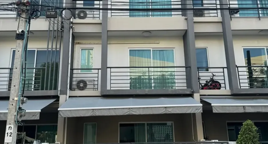 Reihenhaus zur Miete mit 3 Zimmer in Suan Luang, Bangkok