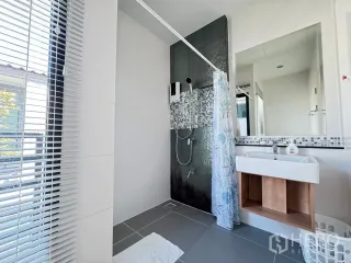 Reihenhaus zur Miete mit 3 Zimmer in Saphan Sung, Bangkok