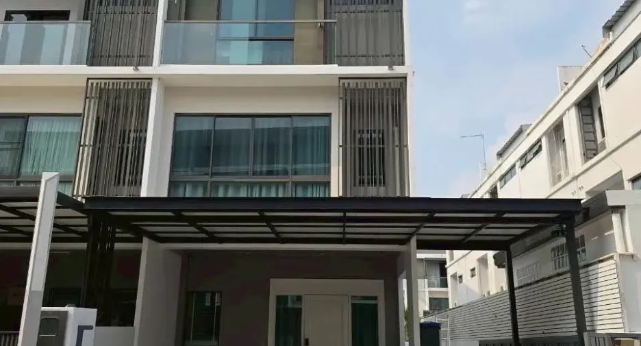 出租 和 出售 3 卧室 联排别墅 在 Lat Phrao, 曼谷