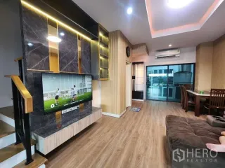 出租 3 卧室 联排别墅 在 Saphan Sung, 曼谷