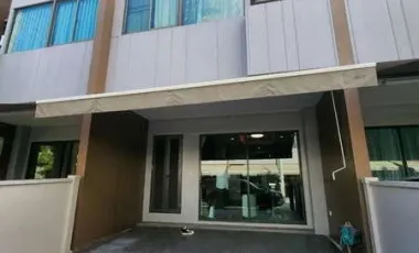 Reihenhaus zur Miete mit 3 Zimmer in Saphan Sung, Bangkok