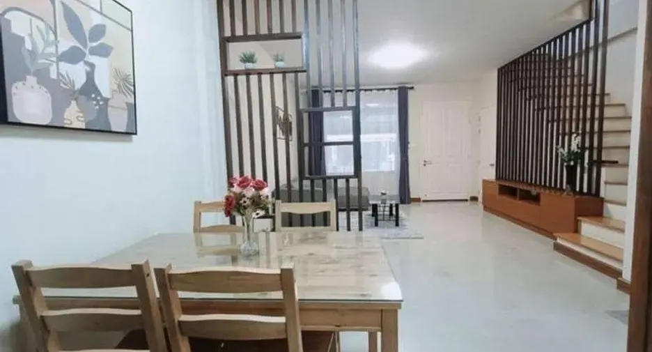 For rent 3 bedrooms townhouse in Bang Kapi, Bangkok