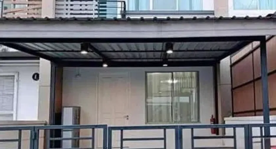 For rent 3 bedrooms townhouse in Bang Kapi, Bangkok