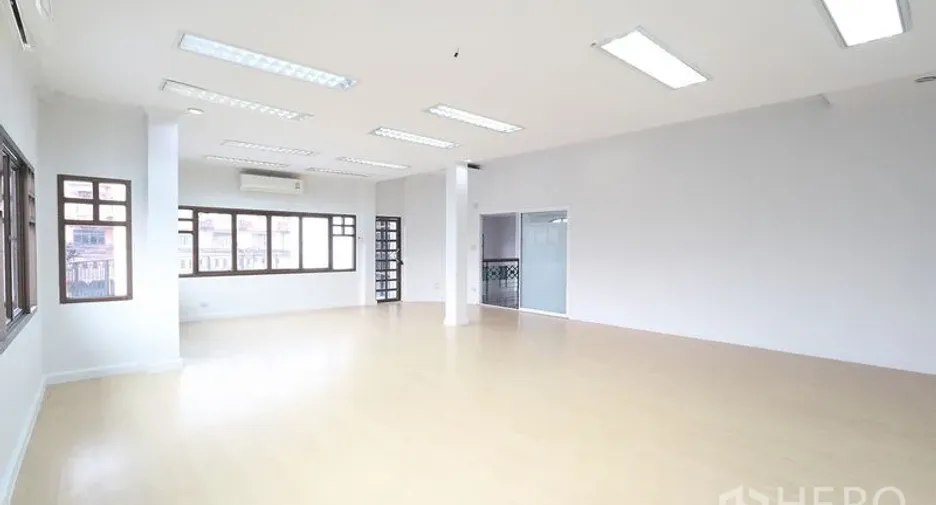 For rent office in Bang Na, Bangkok