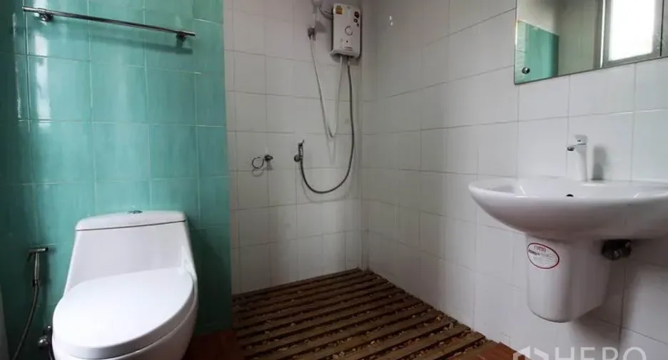 Büro zur Miete und zum Kauf mit 2 Zimmer in Bang Rak, Bangkok