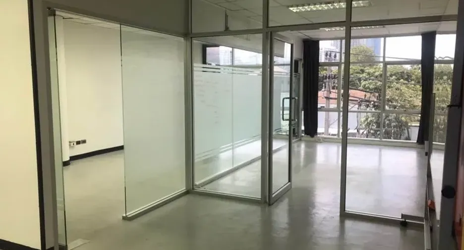 Аренда офис в Кхлонг Тоеи, Бангкок