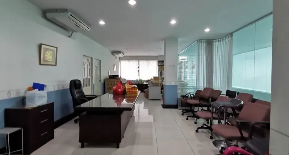 For rent office in Khlong San, Bangkok