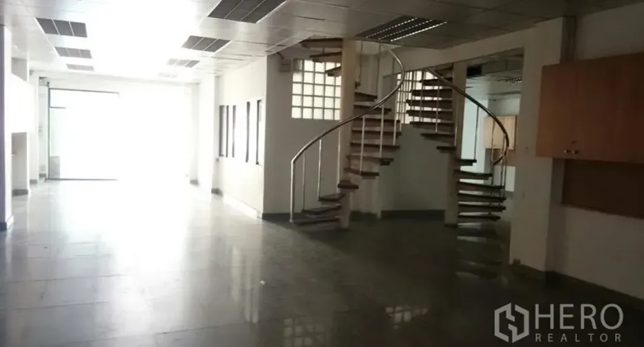 Oficina en alquiler en Sathon, Bangkok