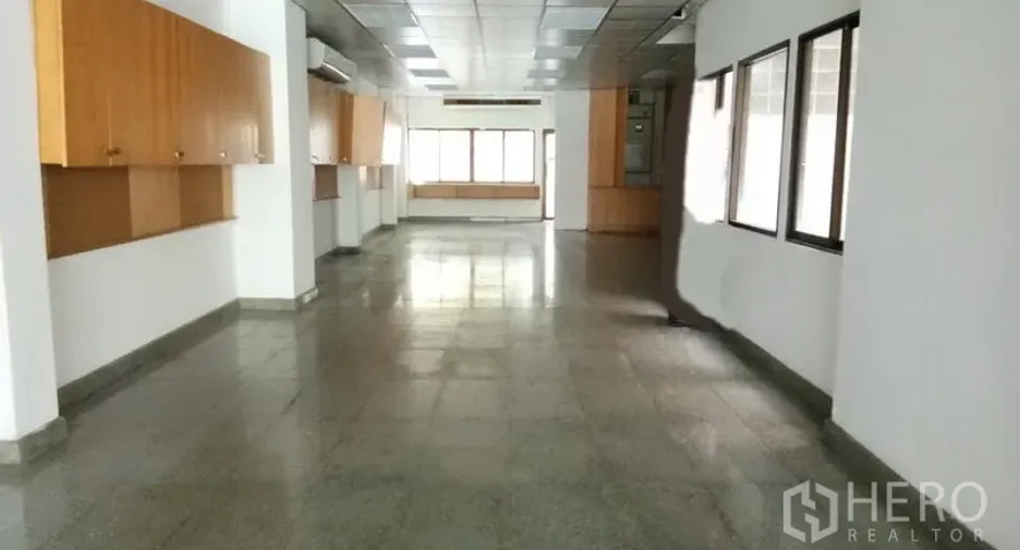 Oficina en alquiler en Sathon, Bangkok
