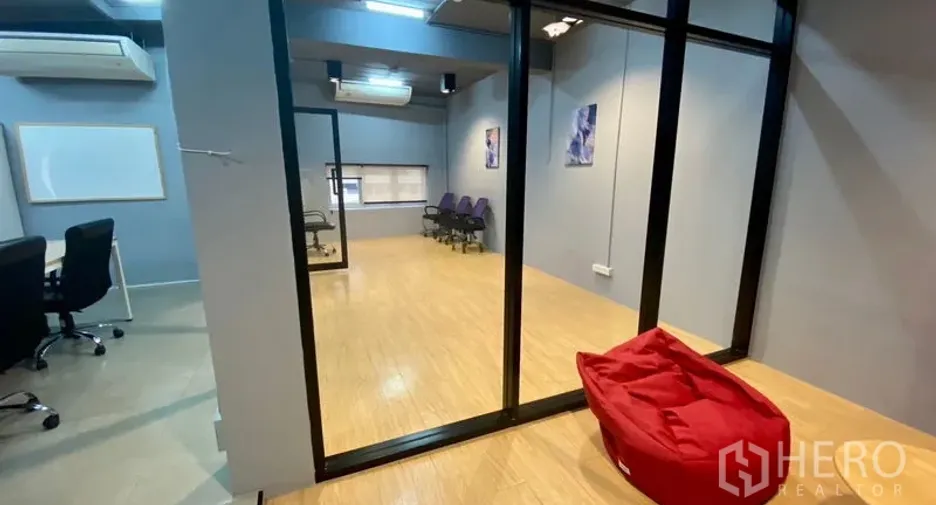Büro zur Miete in Bang Rak, Bangkok