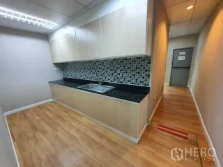 For rent office in Khlong Toei, Bangkok