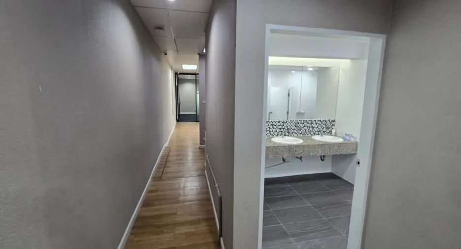 For rent office in Khlong Toei, Bangkok