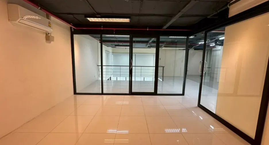 Büro zur Miete in Khlong Toei, Bangkok