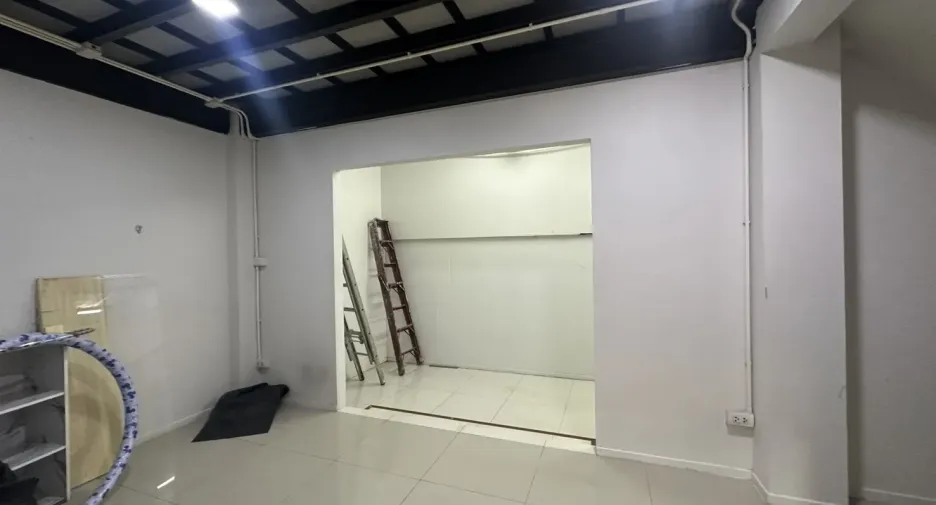 For rent office in Khlong Toei, Bangkok