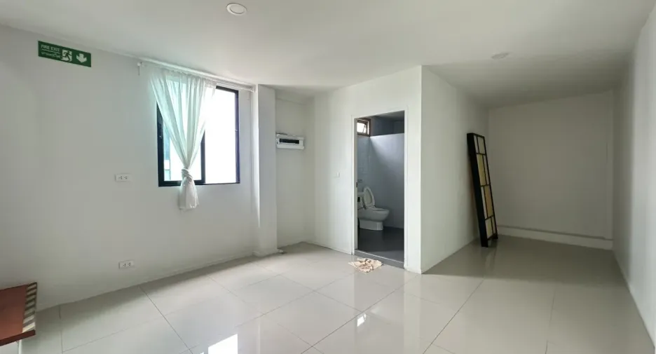 For rent office in Khlong Toei, Bangkok