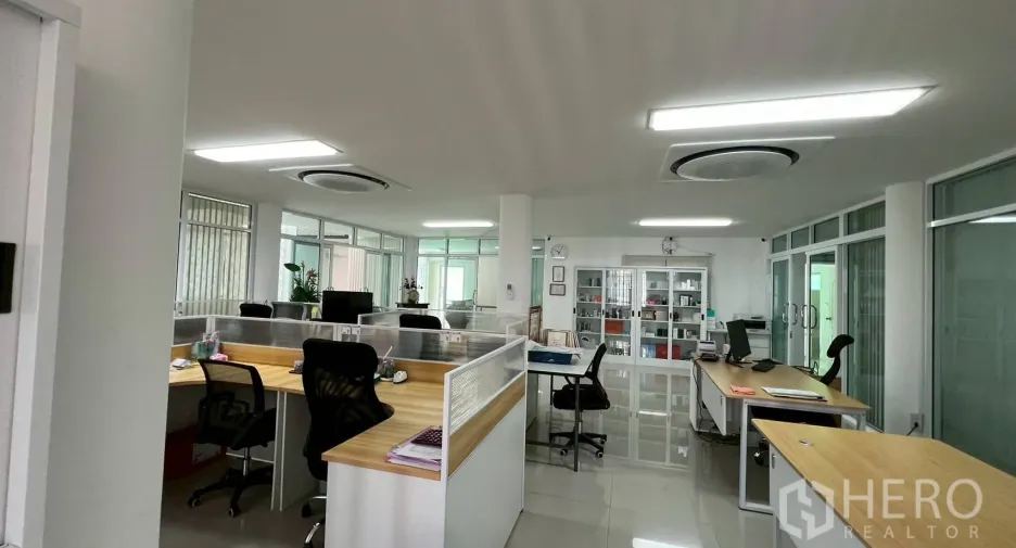 For rent office in Wang Thonglang, Bangkok