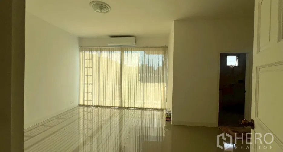 For rent office in Wang Thonglang, Bangkok