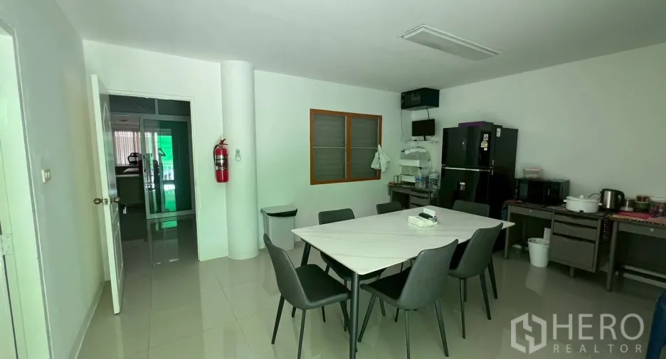 For rent office in Wang Thonglang, Bangkok