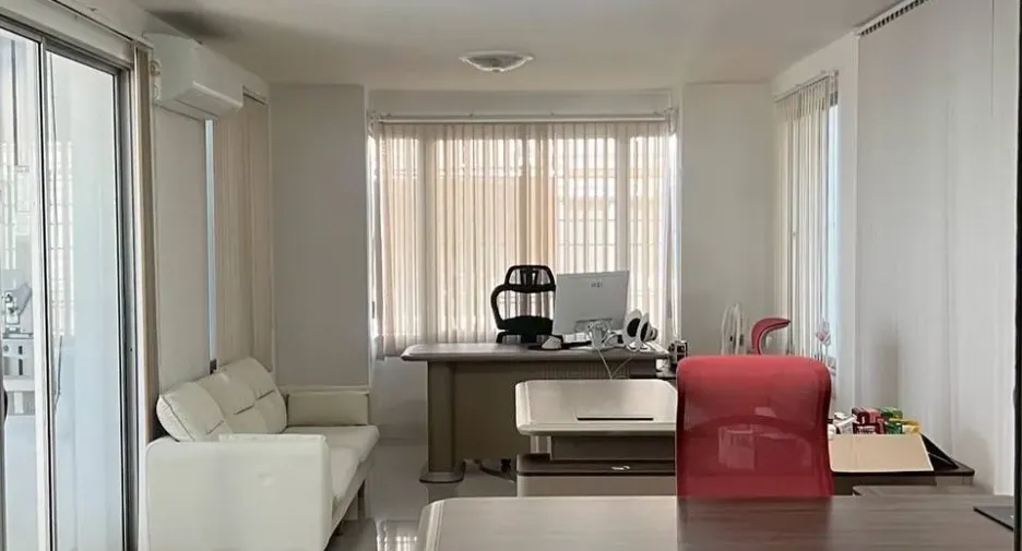 For rent office in Wang Thonglang, Bangkok