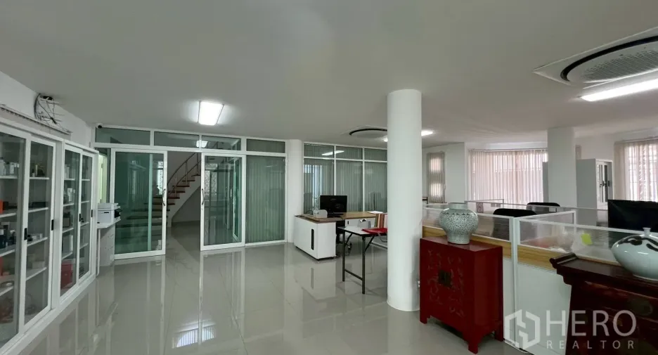 For rent office in Wang Thonglang, Bangkok