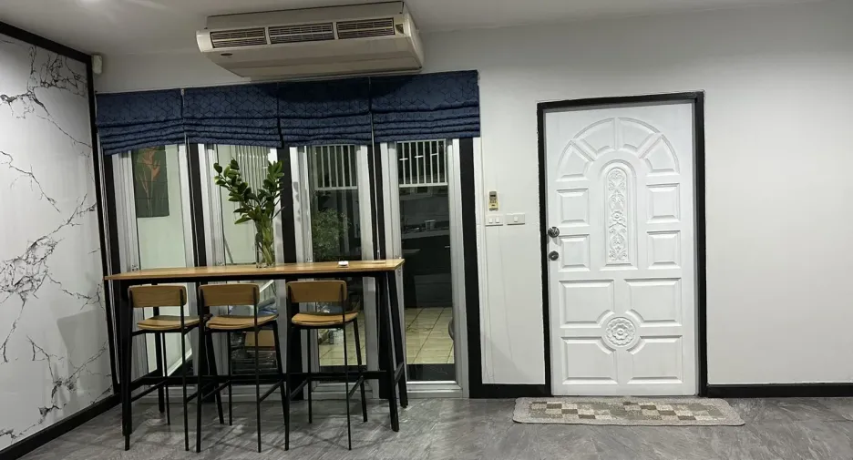 For rent 3 bedrooms office in Khlong Toei, Bangkok