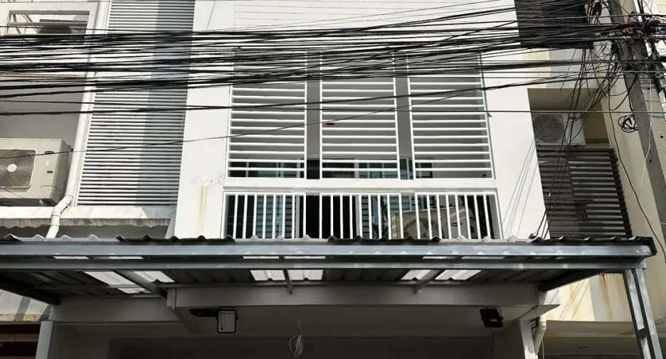 For rent 3 bedrooms office in Khlong Toei, Bangkok