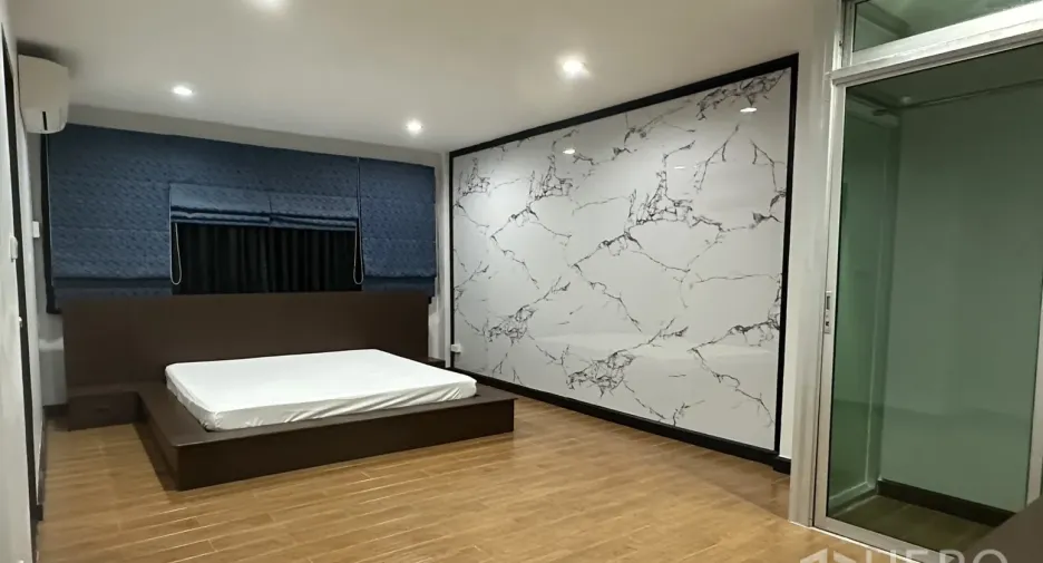 For rent 3 bedrooms office in Khlong Toei, Bangkok