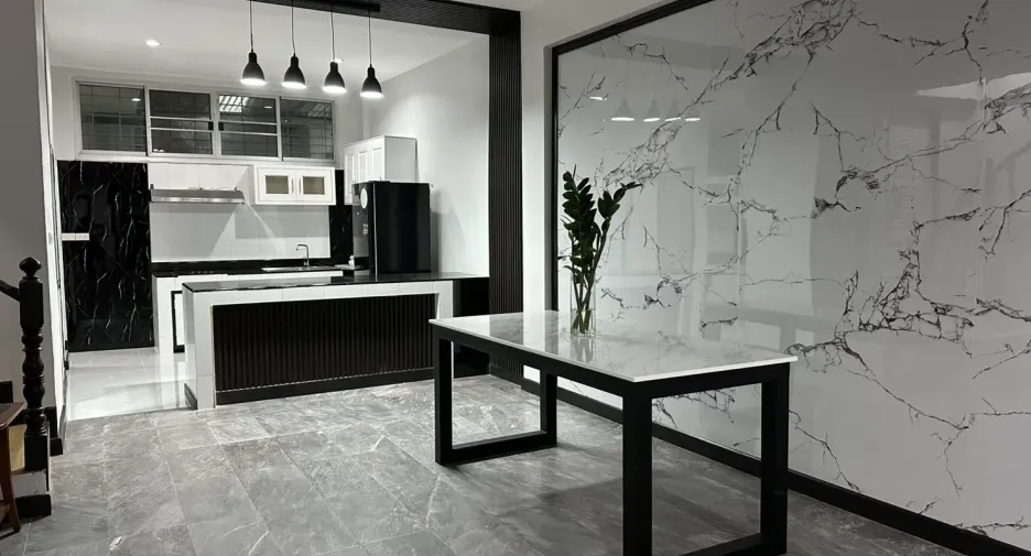 For rent 3 bedrooms office in Khlong Toei, Bangkok