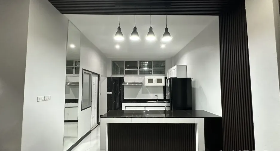 For rent 3 bedrooms office in Khlong Toei, Bangkok