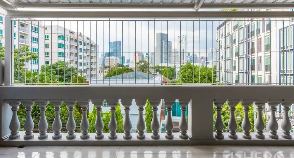 For rent 3 bedrooms office in Yan Nawa, Bangkok