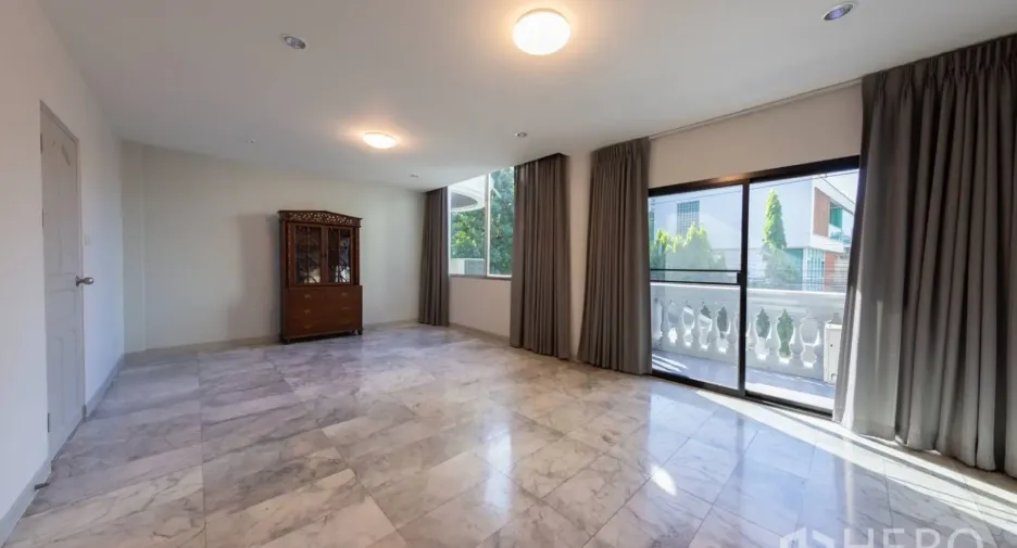 For rent 3 bedrooms office in Yan Nawa, Bangkok