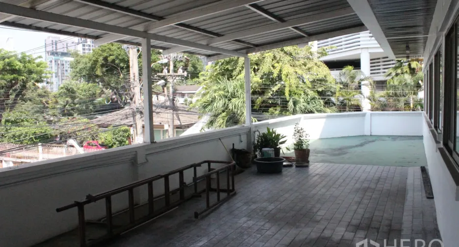 For rent 15 bedrooms office in Watthana, Bangkok