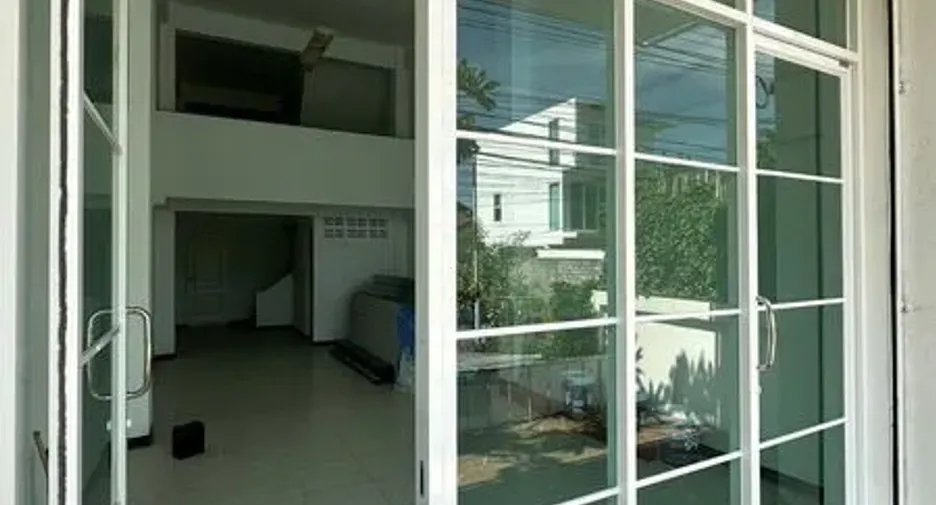 For rent office in Phra Khanong, Bangkok