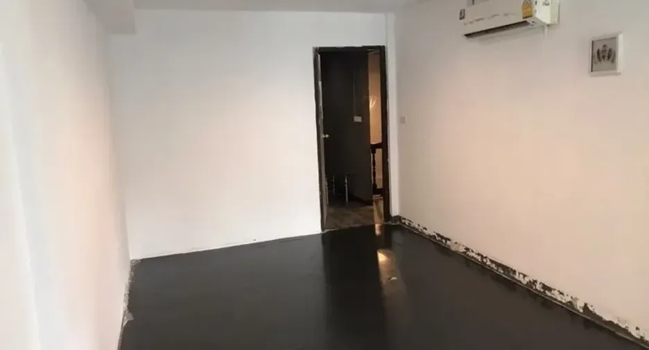 Oficina en alquiler y en venta en Khlong Toei, Bangkok