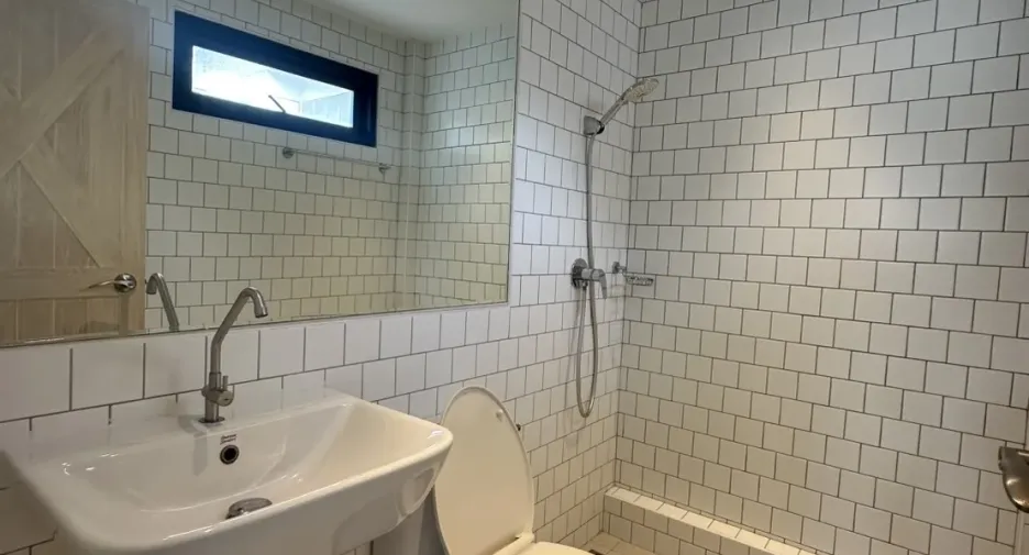 Büro zur Miete und zum Kauf mit 4 Zimmer in Phra Khanong, Bangkok