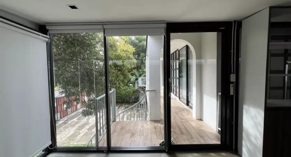 Büro zur Miete und zum Kauf mit 4 Zimmer in Phra Khanong, Bangkok