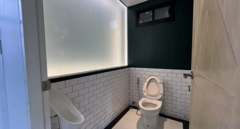 Büro zur Miete und zum Kauf mit 4 Zimmer in Phra Khanong, Bangkok