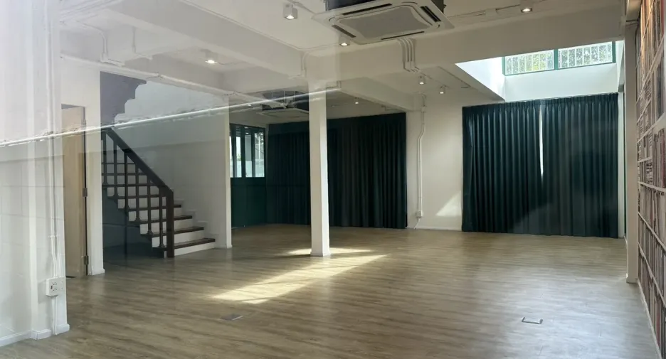 Büro zur Miete und zum Kauf mit 4 Zimmer in Phra Khanong, Bangkok