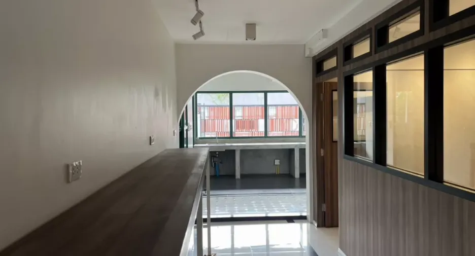 Büro zur Miete und zum Kauf mit 4 Zimmer in Phra Khanong, Bangkok